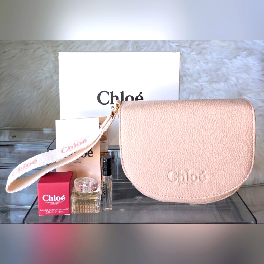 Chloe 3 Pc Mini Gift Set Eau de Parfum Mini 5ml, Wristlet Pouch Signature Handle